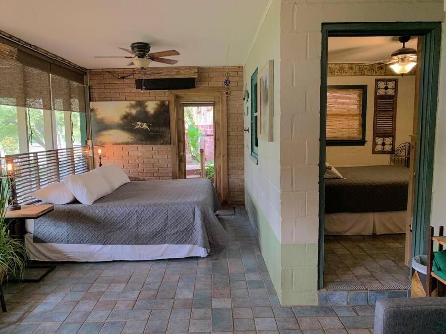 The River Haven - Sleeps 32 - On Guadalupe River Seguin Eksteriør billede