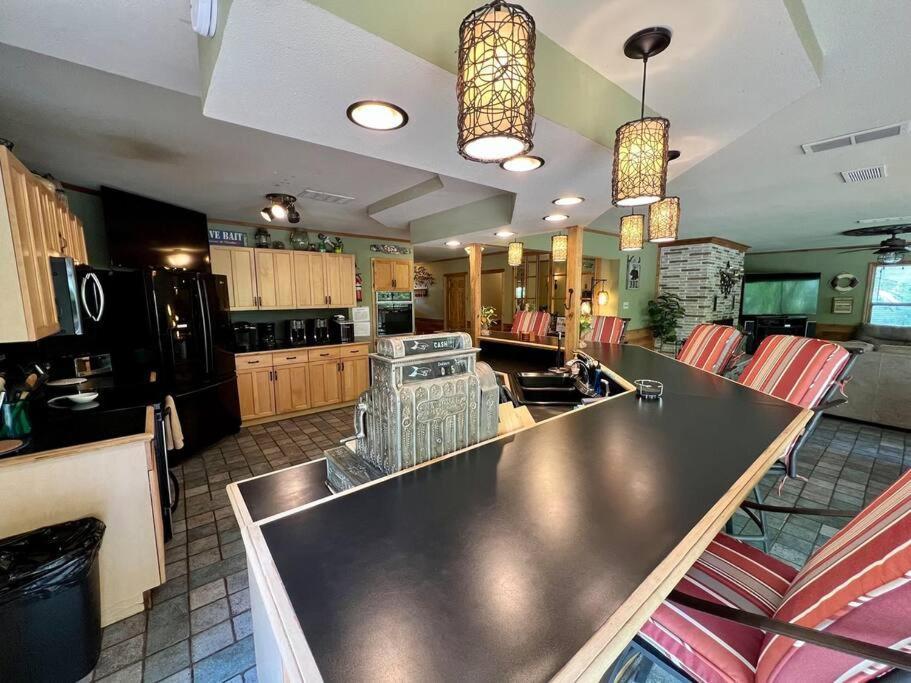 The River Haven - Sleeps 32 - On Guadalupe River Seguin Eksteriør billede