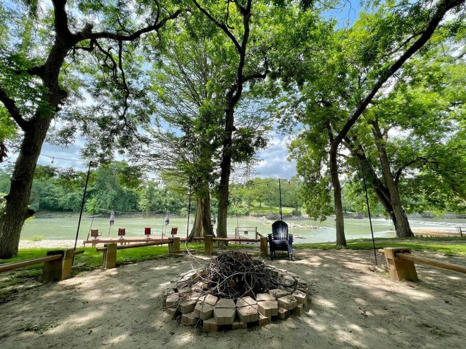 The River Haven - Sleeps 32 - On Guadalupe River Seguin Eksteriør billede