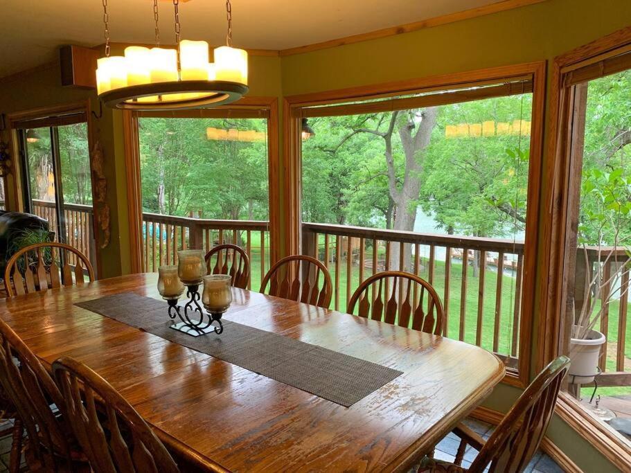 The River Haven - Sleeps 32 - On Guadalupe River Seguin Eksteriør billede