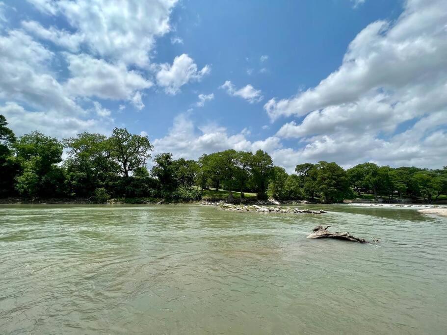 The River Haven - Sleeps 32 - On Guadalupe River Seguin Eksteriør billede