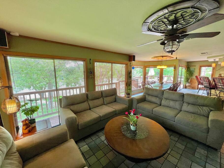 The River Haven - Sleeps 32 - On Guadalupe River Seguin Eksteriør billede