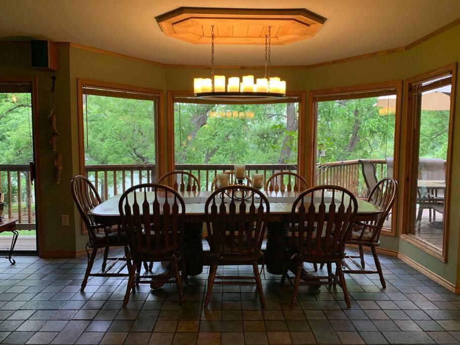 The River Haven - Sleeps 32 - On Guadalupe River Seguin Eksteriør billede