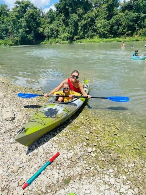 The River Haven - Sleeps 32 - On Guadalupe River Seguin Eksteriør billede