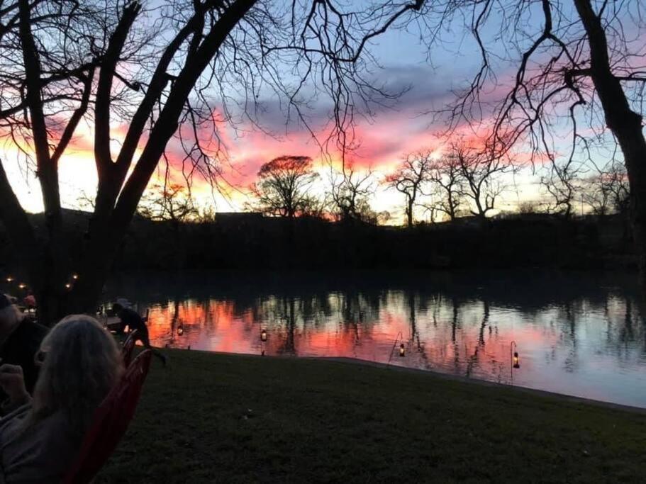 The River Haven - Sleeps 32 - On Guadalupe River Seguin Eksteriør billede