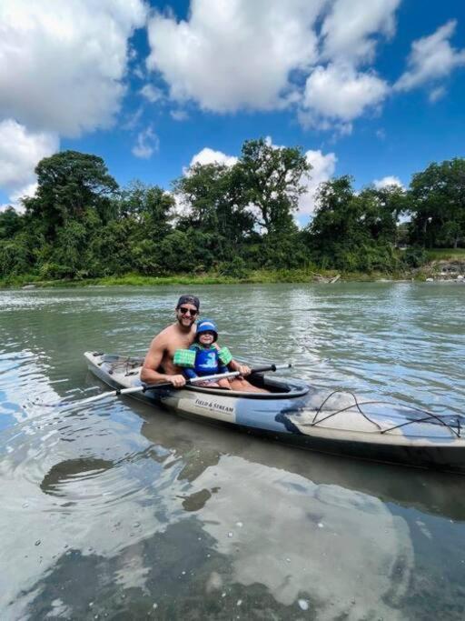 The River Haven - Sleeps 32 - On Guadalupe River Seguin Eksteriør billede