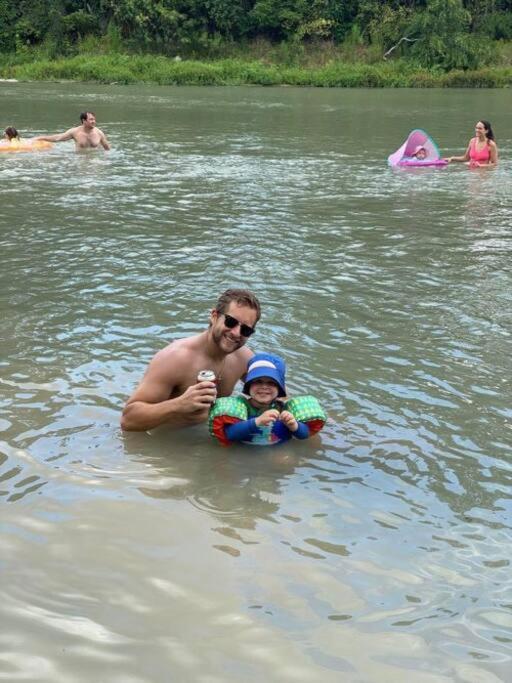 The River Haven - Sleeps 32 - On Guadalupe River Seguin Eksteriør billede